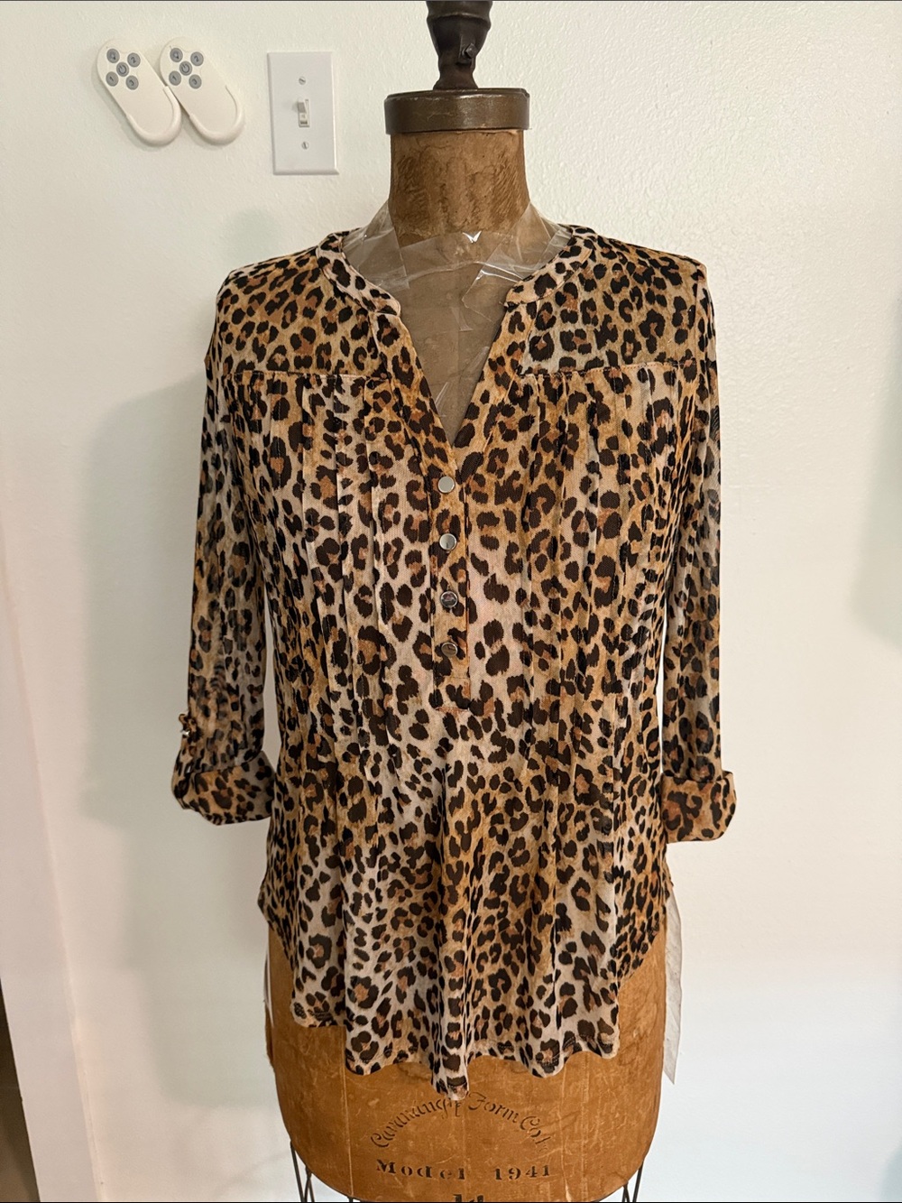 NWT Ava & Grace Leopard Print V-Neck Women’s Blouse - Brown Size PS, PM & PXL